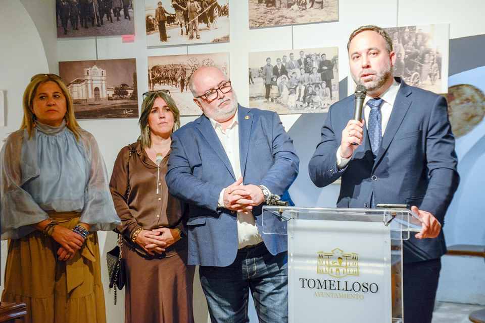 400 imágenes de la historia de la Romería de Tomelloso inundan la Posada de los Portales