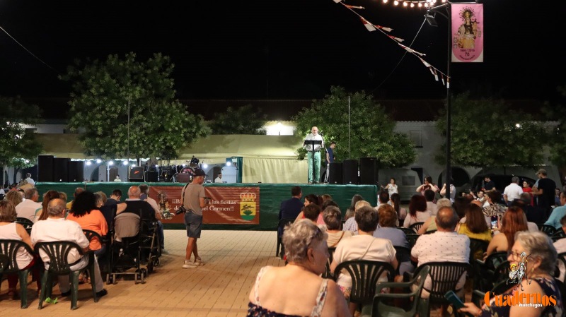 Un magnífico ambiente en el arranque de las fiestas del barrio del Carmen
