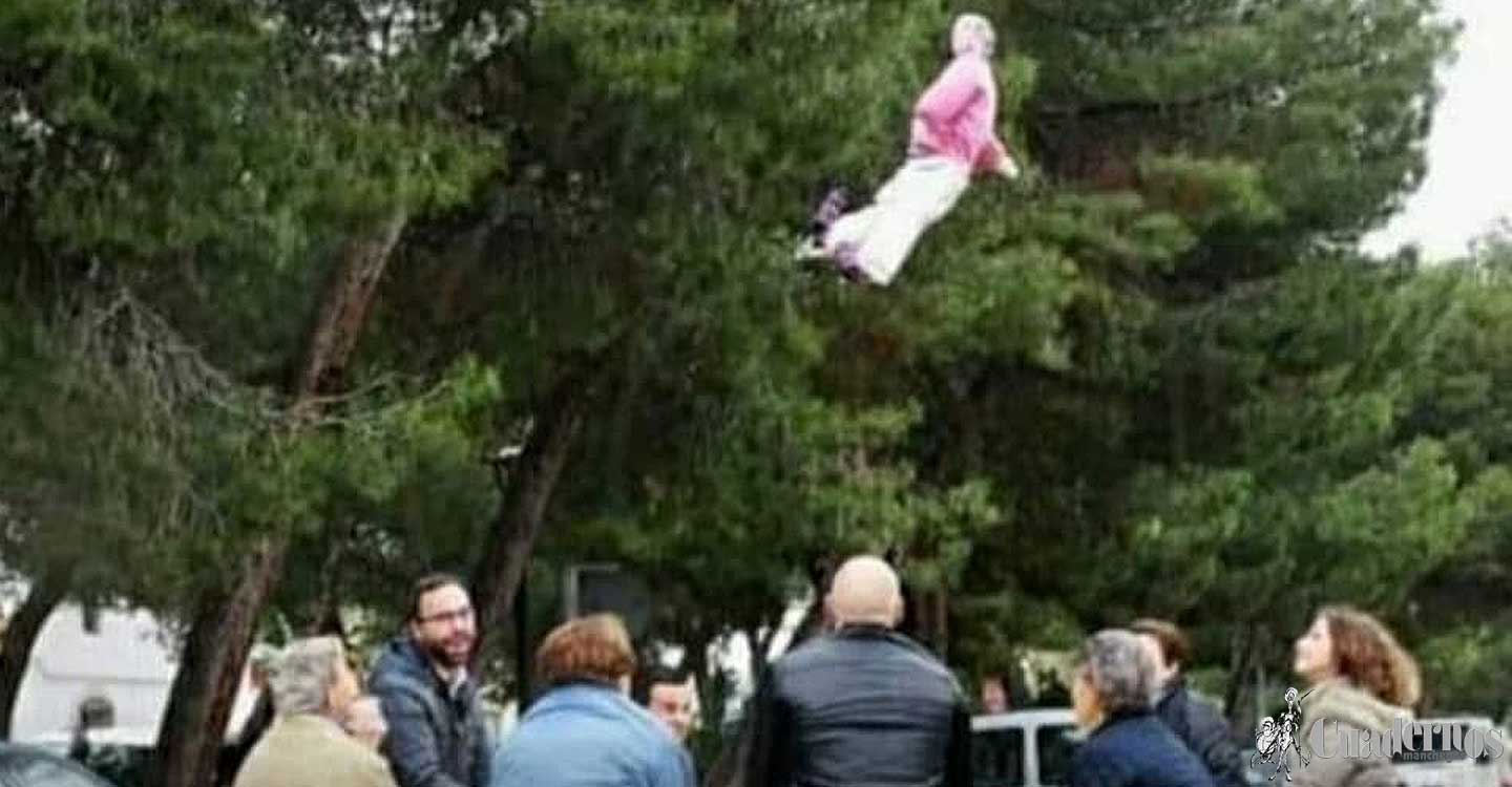 La tradición del manteo de los peleles en el Barrio Maternidad