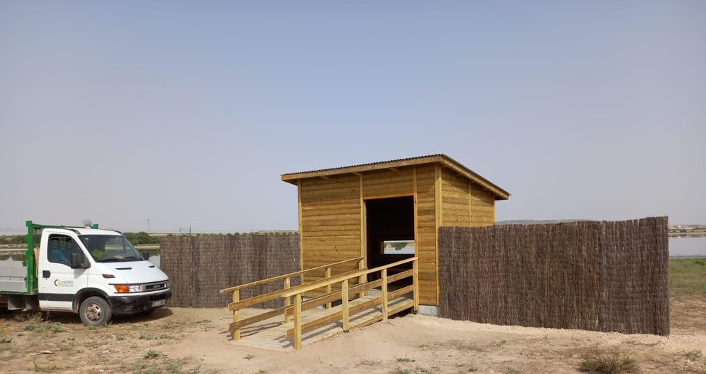 Fundación Cadisla finaliza la instalación de un nuevo observatorio de aves en el complejo lagunar de Villacañas