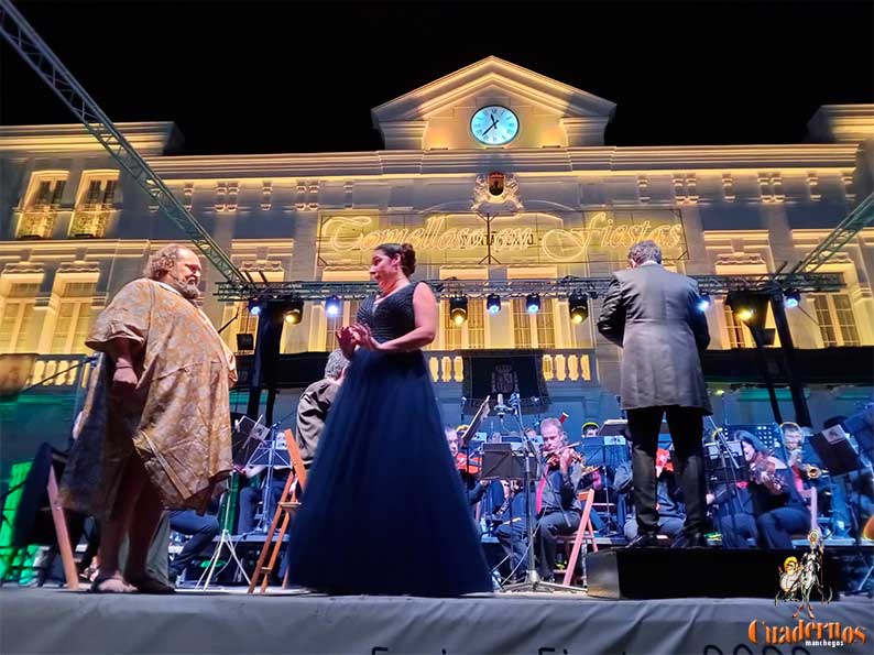 La Plaza de Tomelloso vibró con una gran Gala de la Zarzuela en recuerdo a la figura de Félix Grande