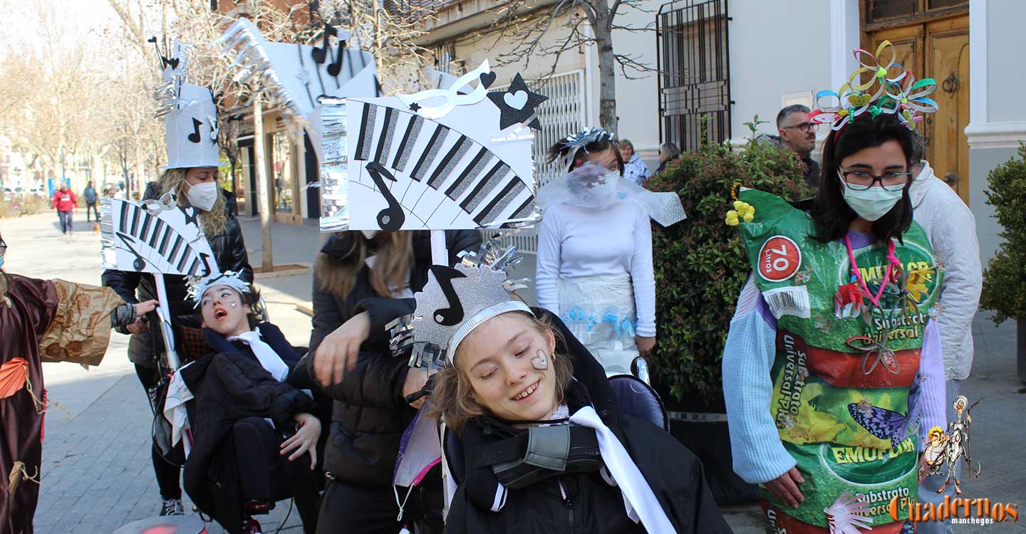 El CEE Ponce de León ganador del disfraz más creativo y original del II Concurso Traje de Carnaval "Diviértete Reciclando y Diseñando"