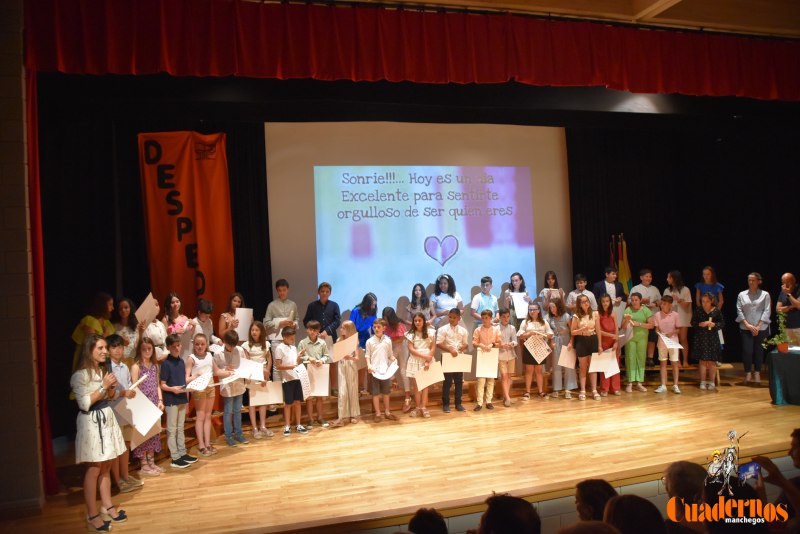 El Colegio Miguel de Cervantes de Tomelloso celebra el acto de graduación del alumnado de 6° de Primaria 