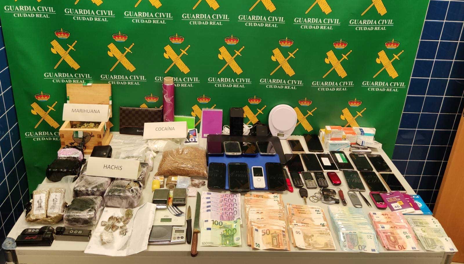 La Guardia Civil ha detenido a 12 personas e investigado a otras 4 por tráfico de drogas y pertenencia a grupo criminal