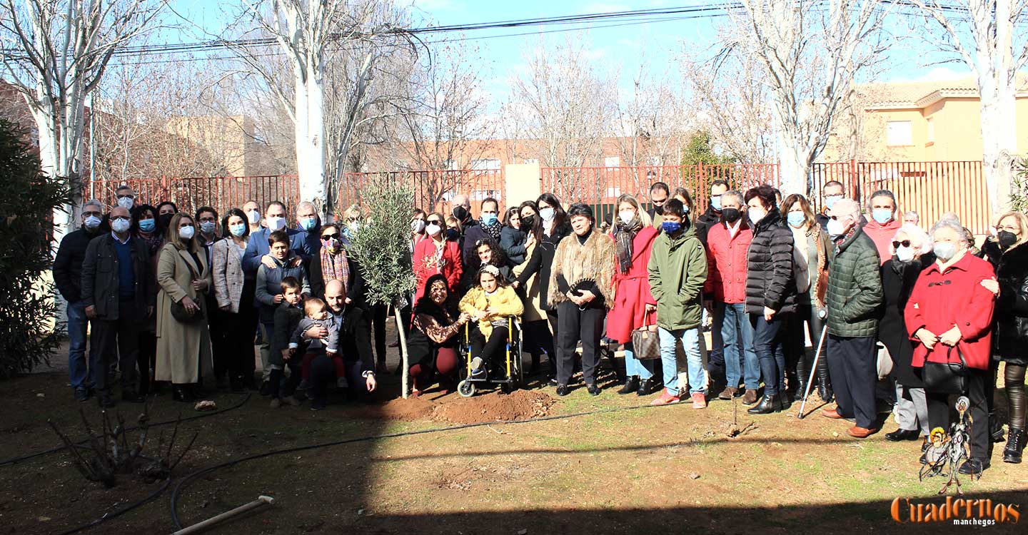 Emotivo homenaje del IES Eladio Cabañero a Ángel Luis Cabañas