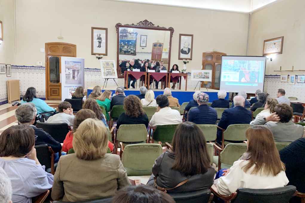 Inés Losa inaugura la exposición de la Asociación de Acuarelistas destacando la “sencillez” de las obras realizadas con esta técnica artística