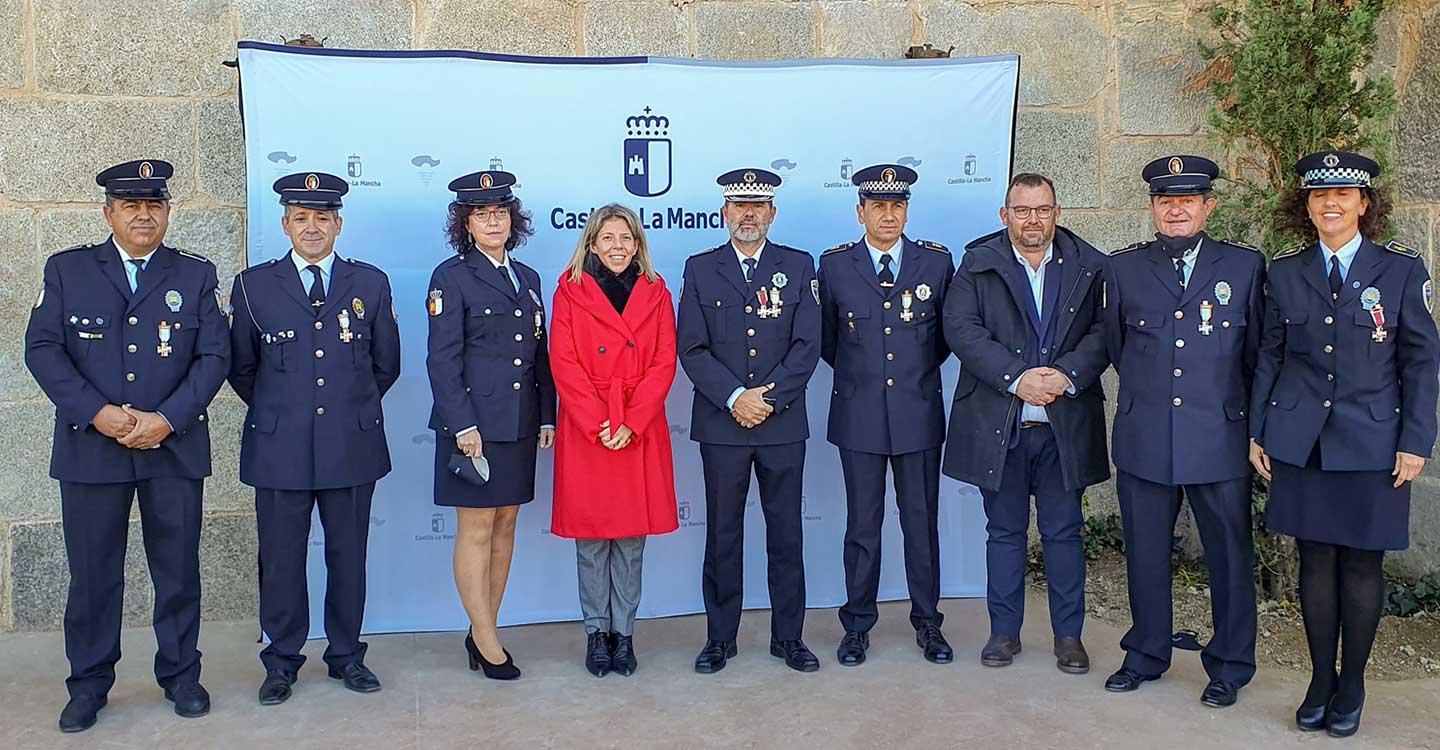 Inmaculada Jiménez acompaña a los policía locales de Tomelloso en el acto de entrega de condecoraciones celebrado en Toledo
