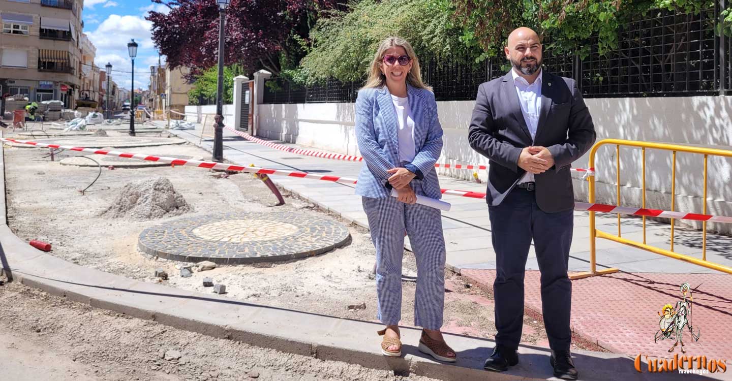 Inmaculada Jiménez visita las obras del entorno del Museo López Torres de Tomelloso, donde se ubicará una de las esculturas de Antonio López
