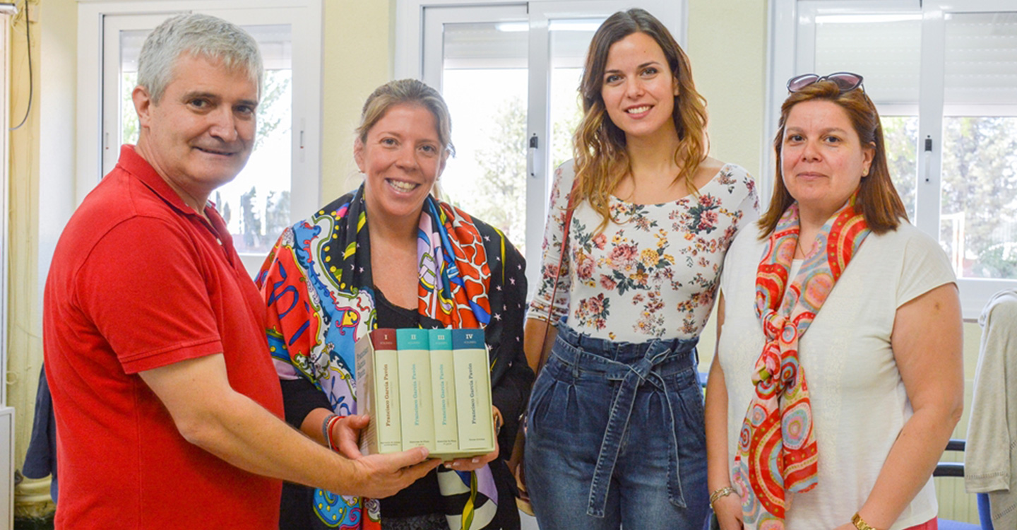 Inmaculada Jiménez y Nazaret Rodrigo visitan el colegio San Antonio de Tomelloso