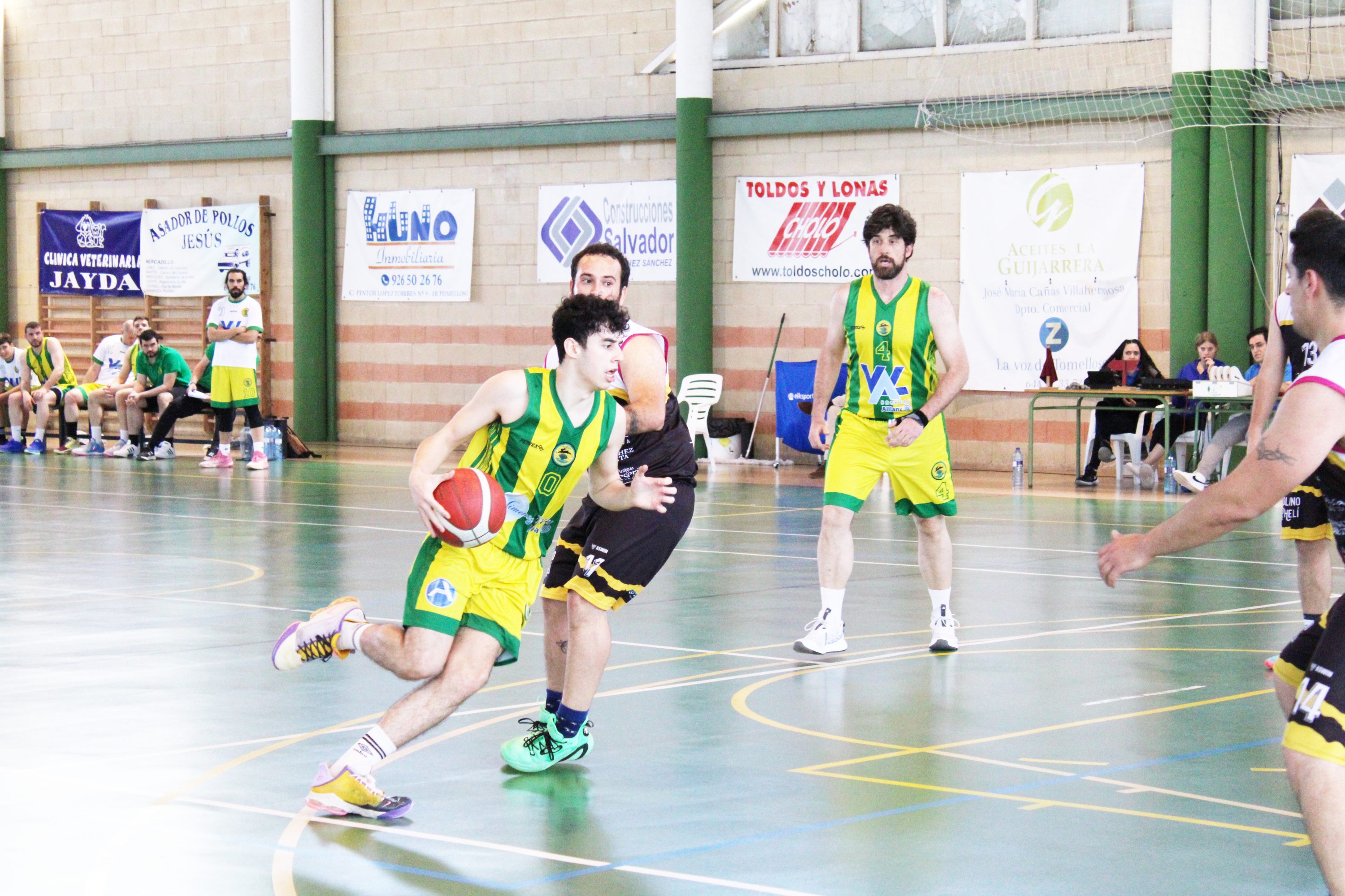 Javier Bonillo renueva con el C.B. Tomelloso y completa el trío de bases del equipo de 1ª Nacional