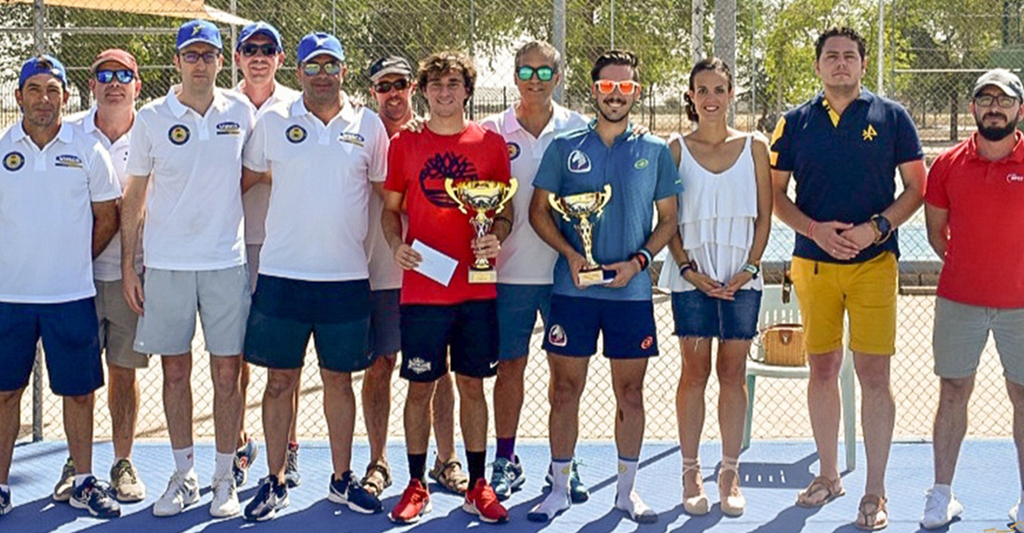 Laura Gallego participa en la entrega de premios del Torneo Nacional de Tenis “Ciudad de Tomelloso”