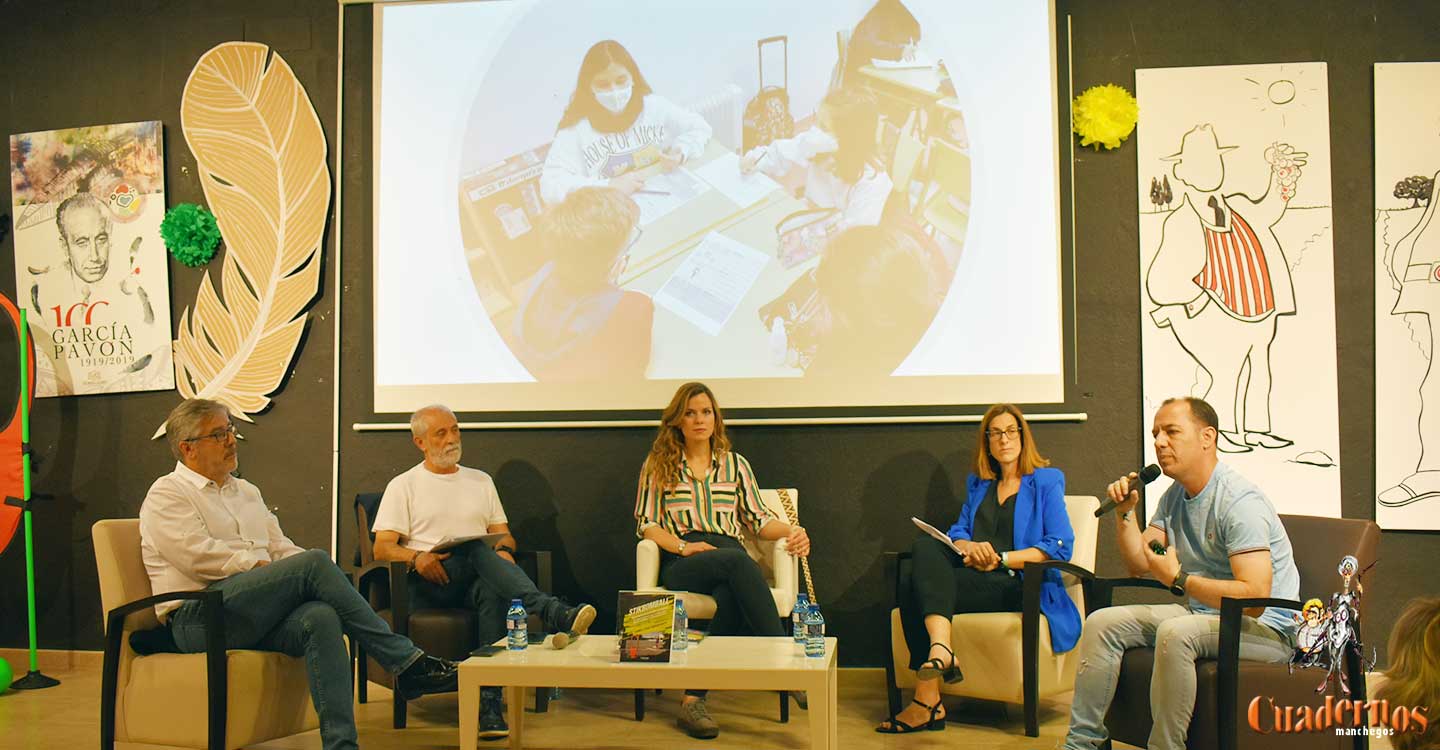 El Stikbomball, deporte “alternativo, coeducativo e inclusivo” nacido en Tomelloso, cuenta ya con un manual práctico