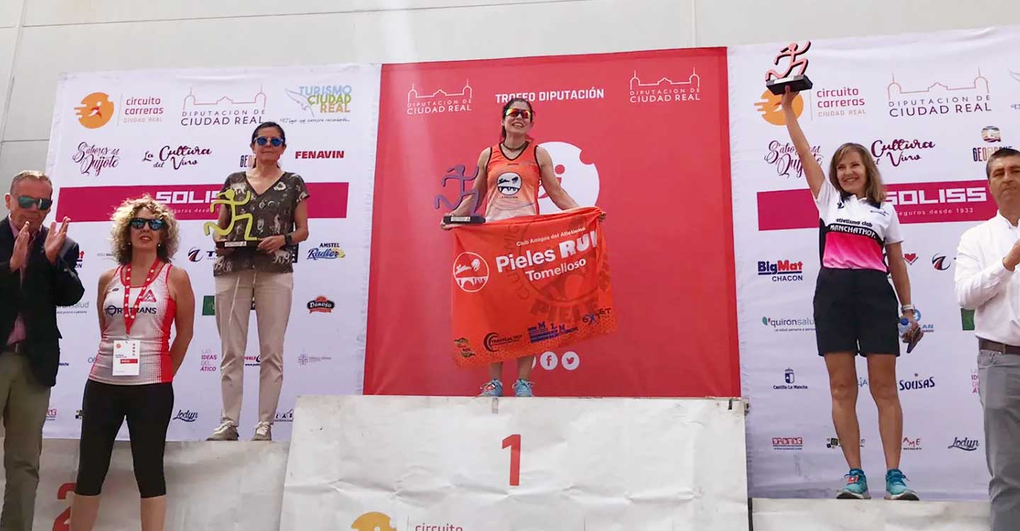 La atleta de los Pieles Run, Luisa Becerra Moya, consigue el primer puesto en la categoría Master 50 de la Media Maratón de Almagro