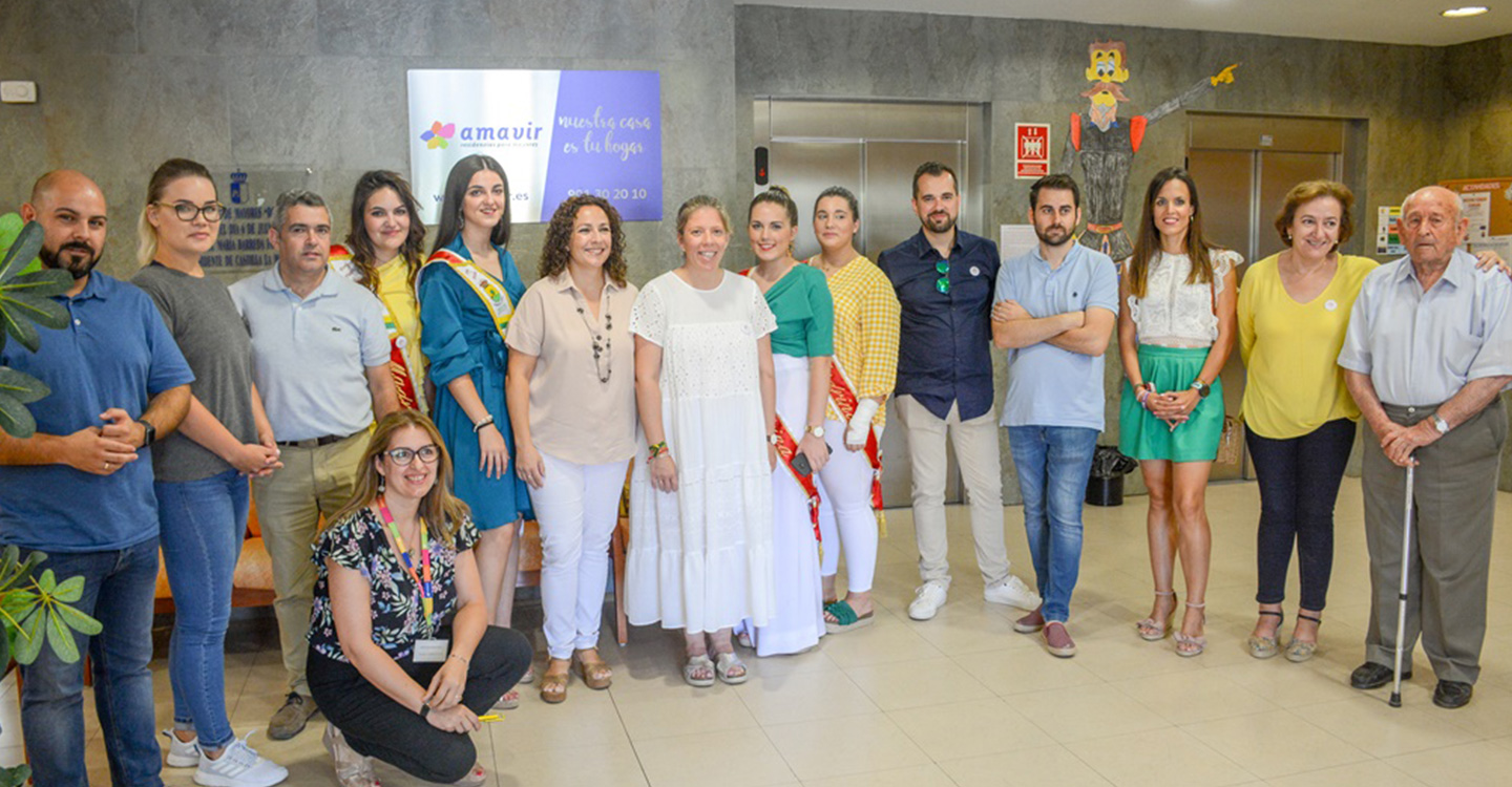 Madrinas de la Feria y Fiestas de Tomelloso 2019 y autoridades visitan la residencia “Don Quijote”