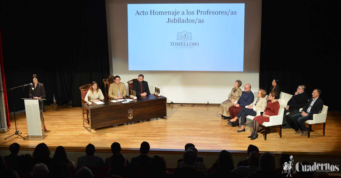 El Ayuntamiento de Tomelloso homenajea a ocho profesores por su jubilación
