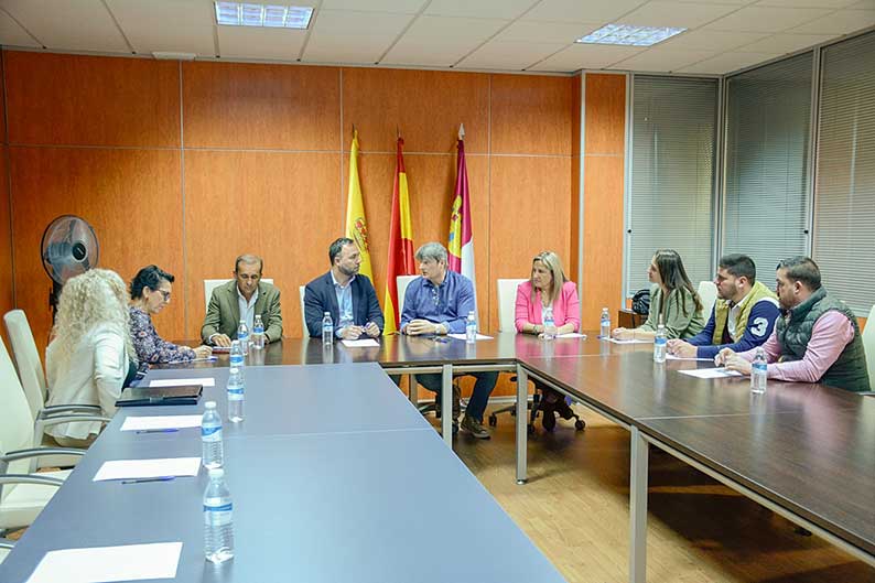 El alcalde de Tomelloso, Javier Navarro, se reúne con el nuevo presidente de la AECT