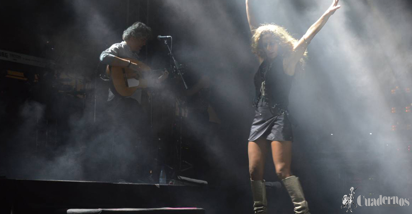 Noche de emociones en Tomelloso con el concierto de Rosario Flores y la tomellosera Cristina Correas