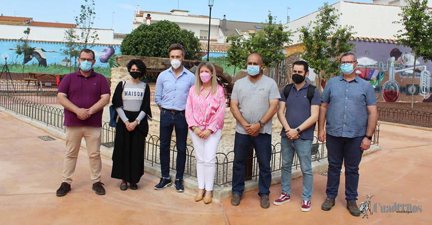 Una noria de 120 años de antigüedad luce en el Parque de la Casa del Gallego de Tomelloso