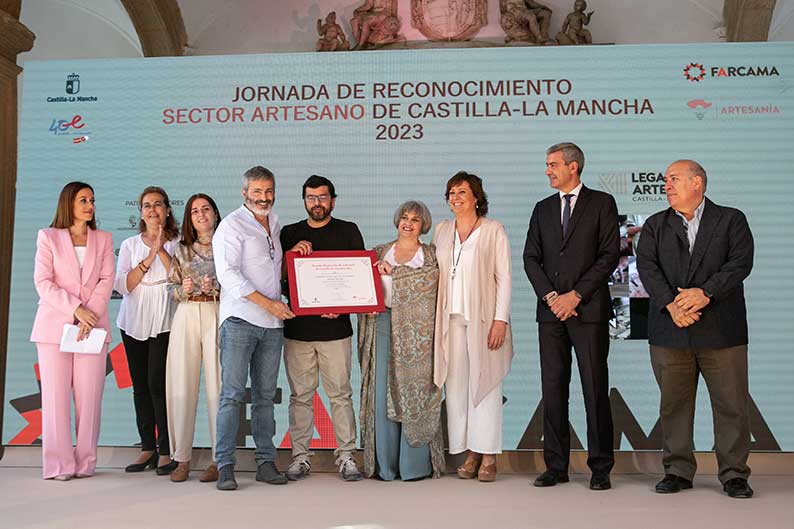 Pedro Luis Carretero de Mondema Artesanos con la obra ‘Guadiana’ recibe el Premio Regional de Artesanía 2023 de Castilla-La Mancha