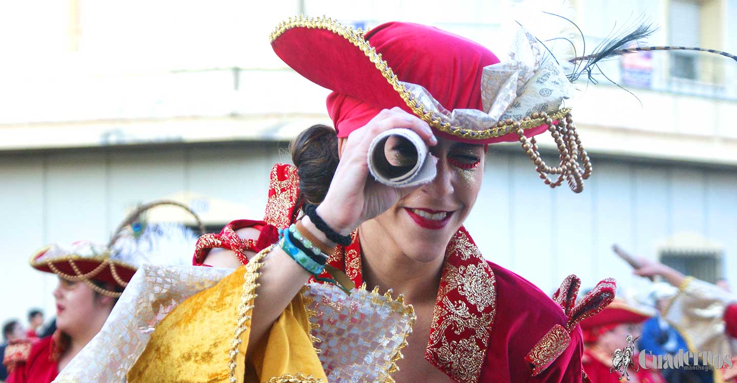 Excelente ambiente en el Desfile de Peñas Locales de Tomelloso