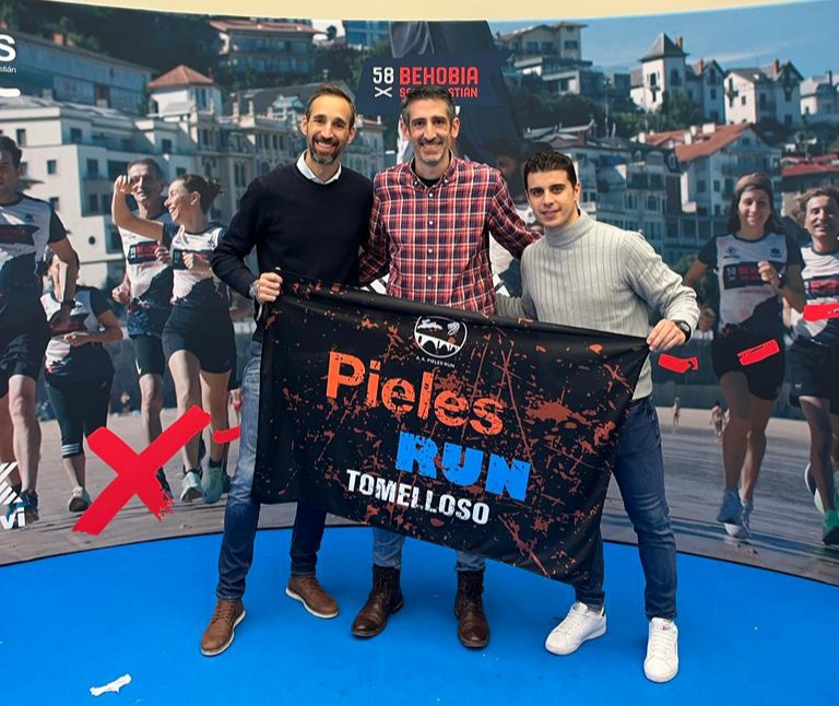 Tres corredores de los Pieles Run cumplen el reto de completar el Circuito Nacional de Running Plátano de Canarias