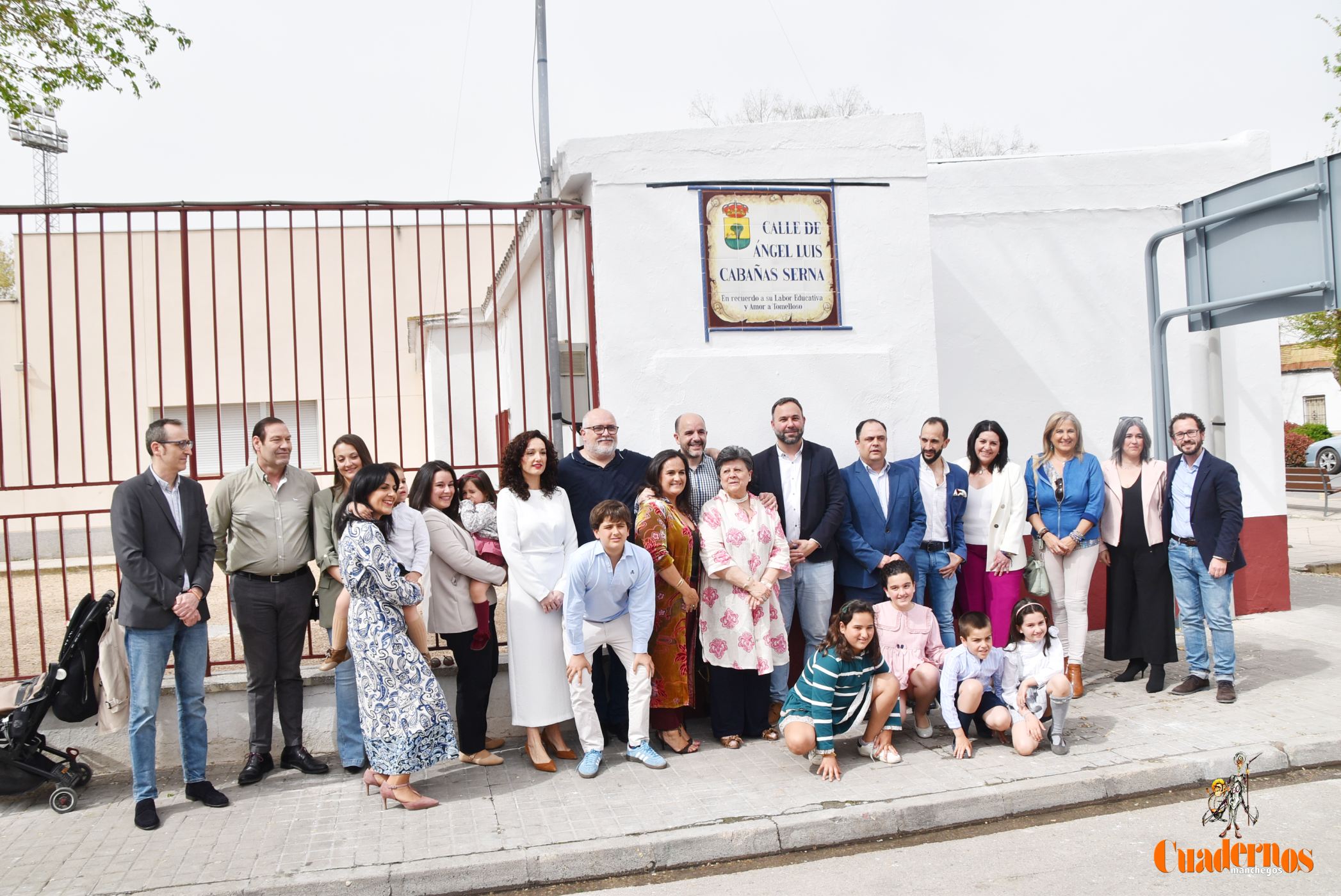 Se descubre en Tomelloso la placa de la calle que lleva el nombre de Ángel Luis Cabañas