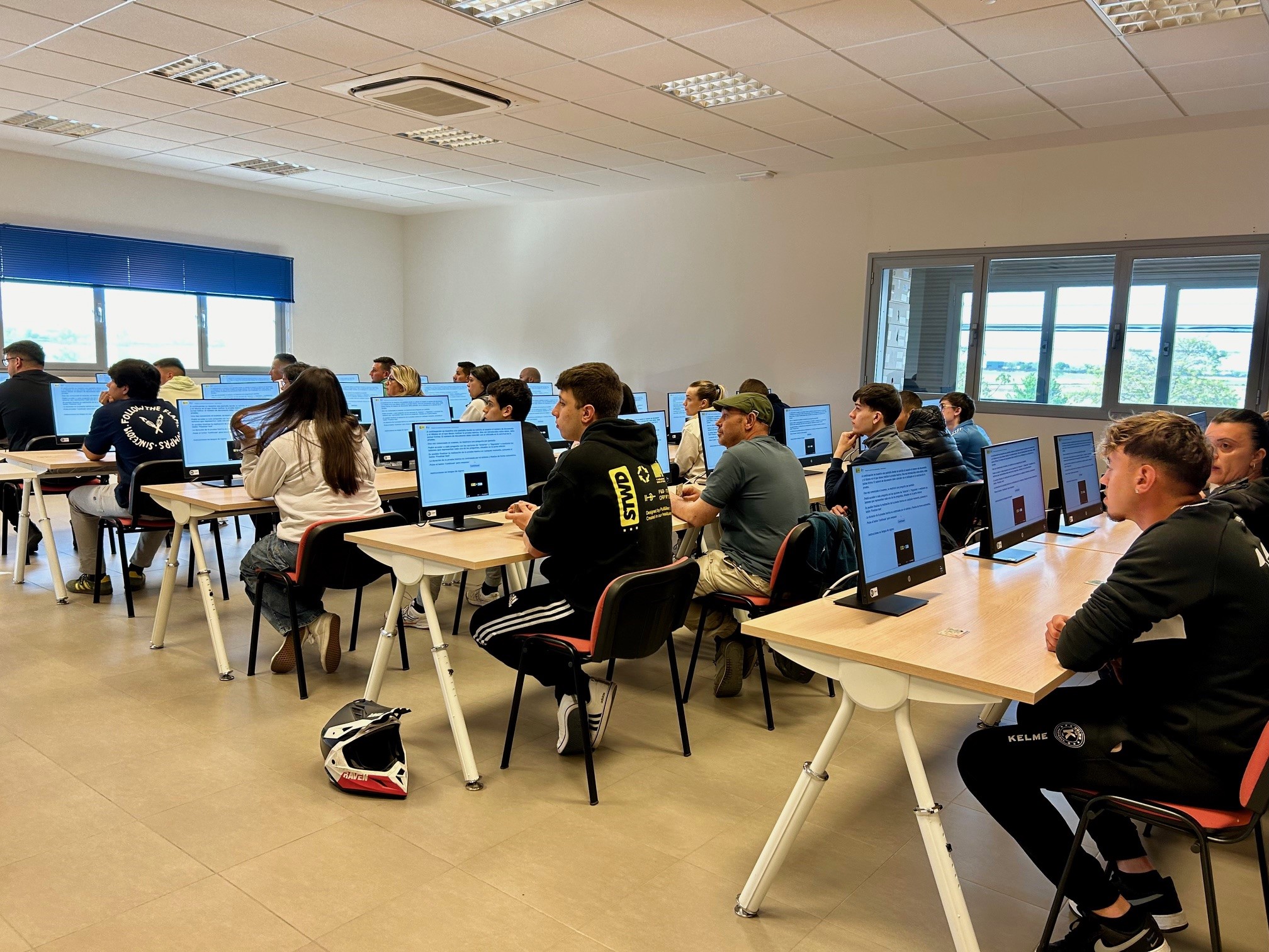 Hoy en Tomelloso se ha realizado el primer examen telemático de conducir en el Aula Informatizada de la DGT