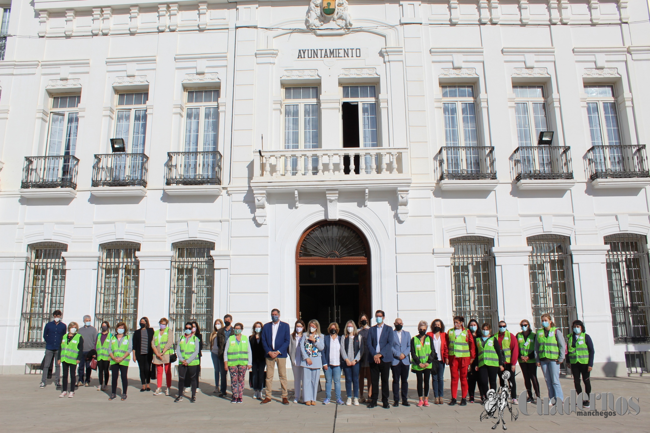  El presidente de la Diputación da la bienvenida a las trabajadoras del programa “Colegio Seguro” 