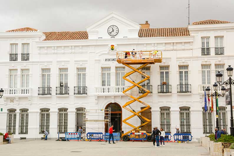 Iniciado en Tomelloso un proyecto de mantenimiento y pintura en edificios municipales
