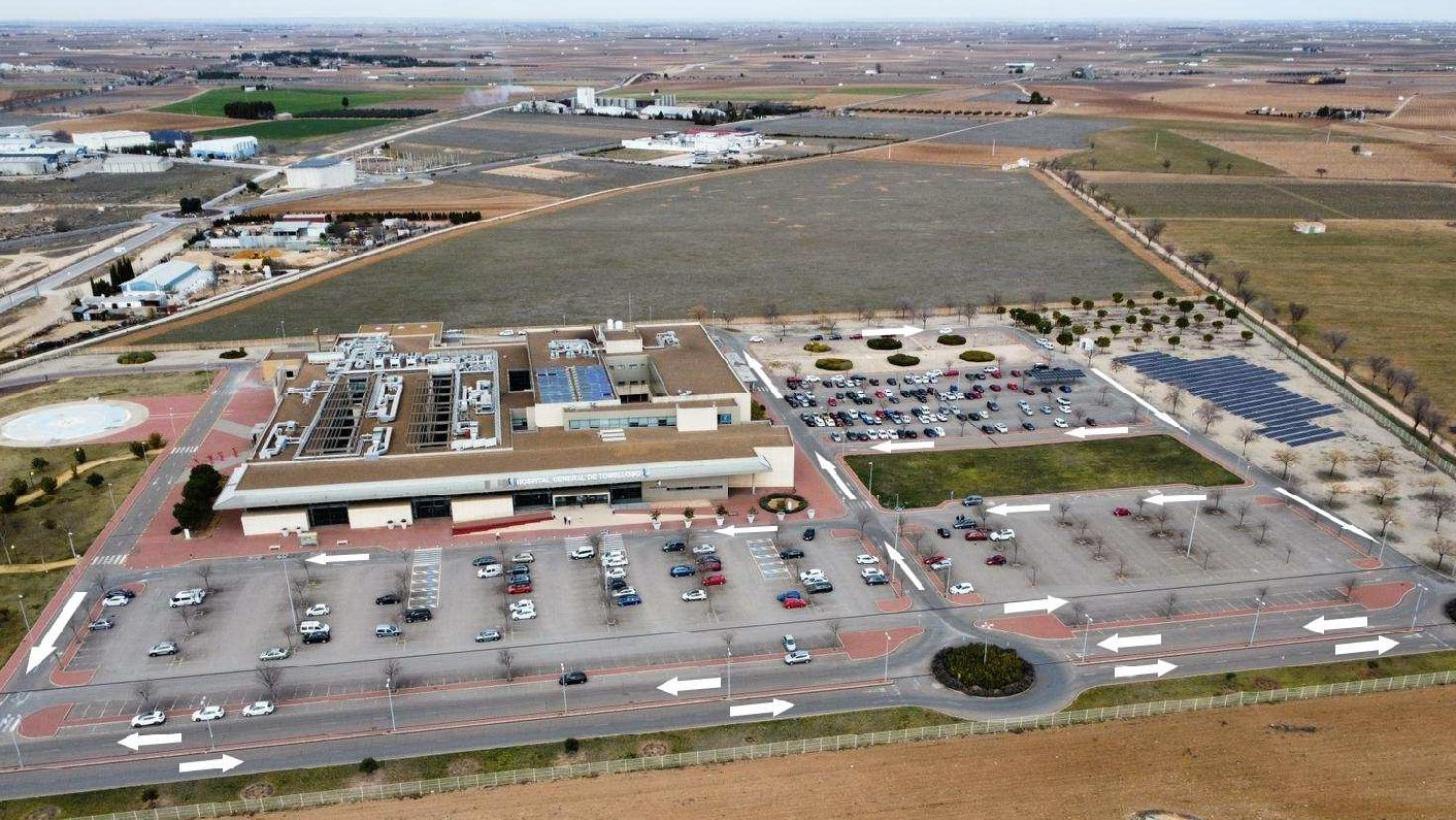 El Servicio de Salud de Castilla-La Mancha renueva el asfaltado del aparcamiento del hospital de Tomelloso y reordena sus accesos y viales