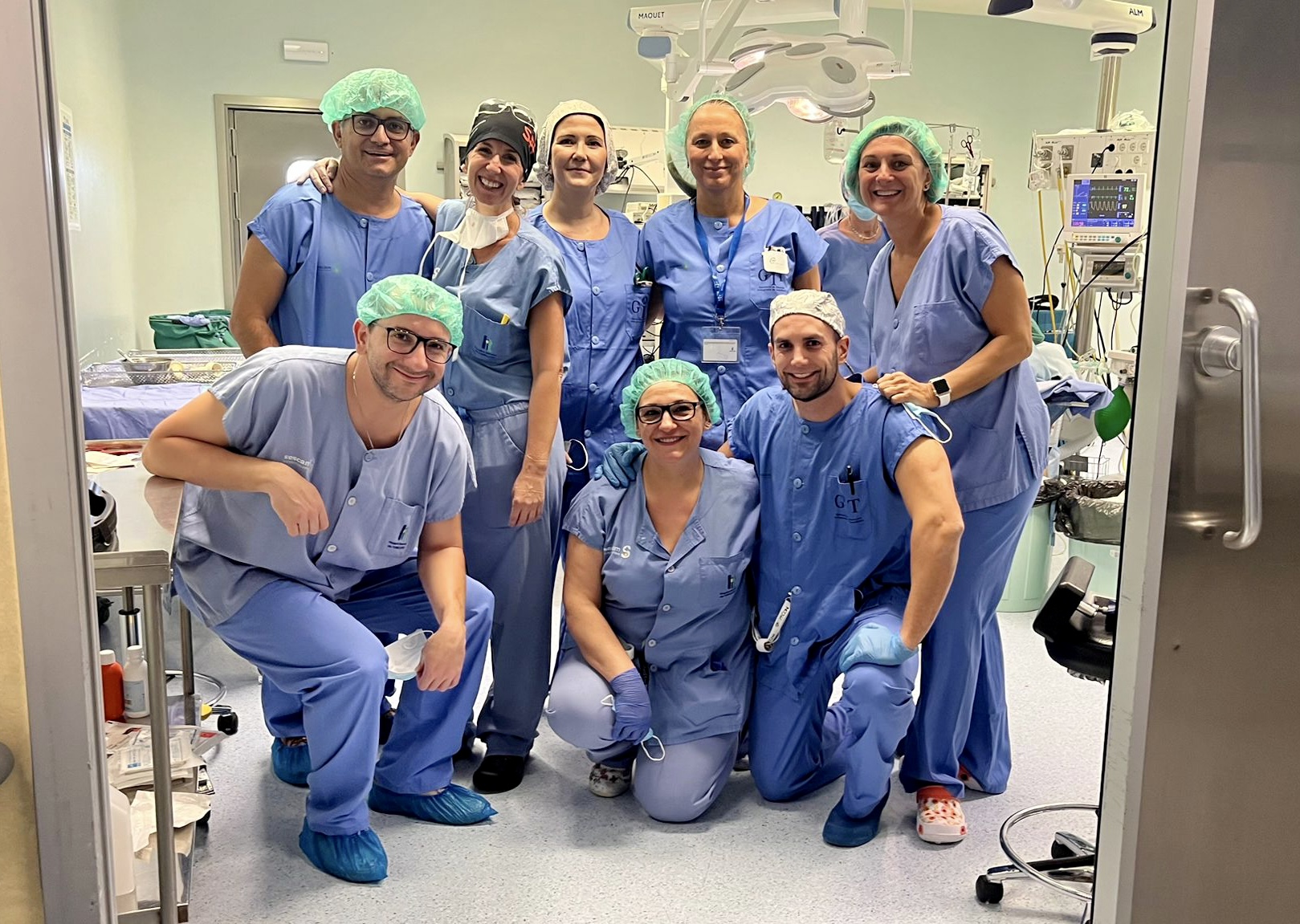 Traumatólogos de las Gerencias de Tomelloso y Manzanares comienzan a realizar de forma conjunta intervenciones quirúrgicas mediante prótesis unicompartimentales de rodilla