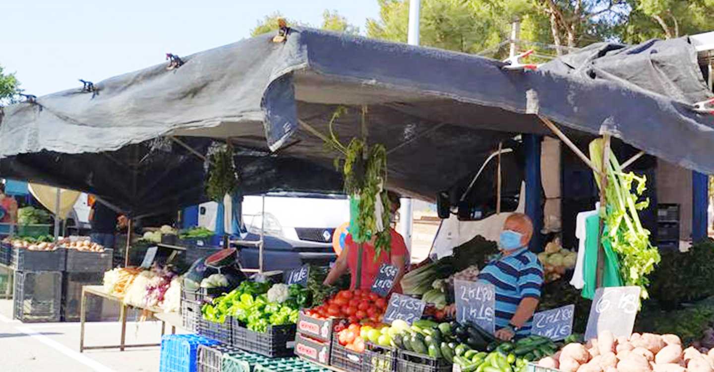 Un pimiento en el mercadillo de Tomelloso