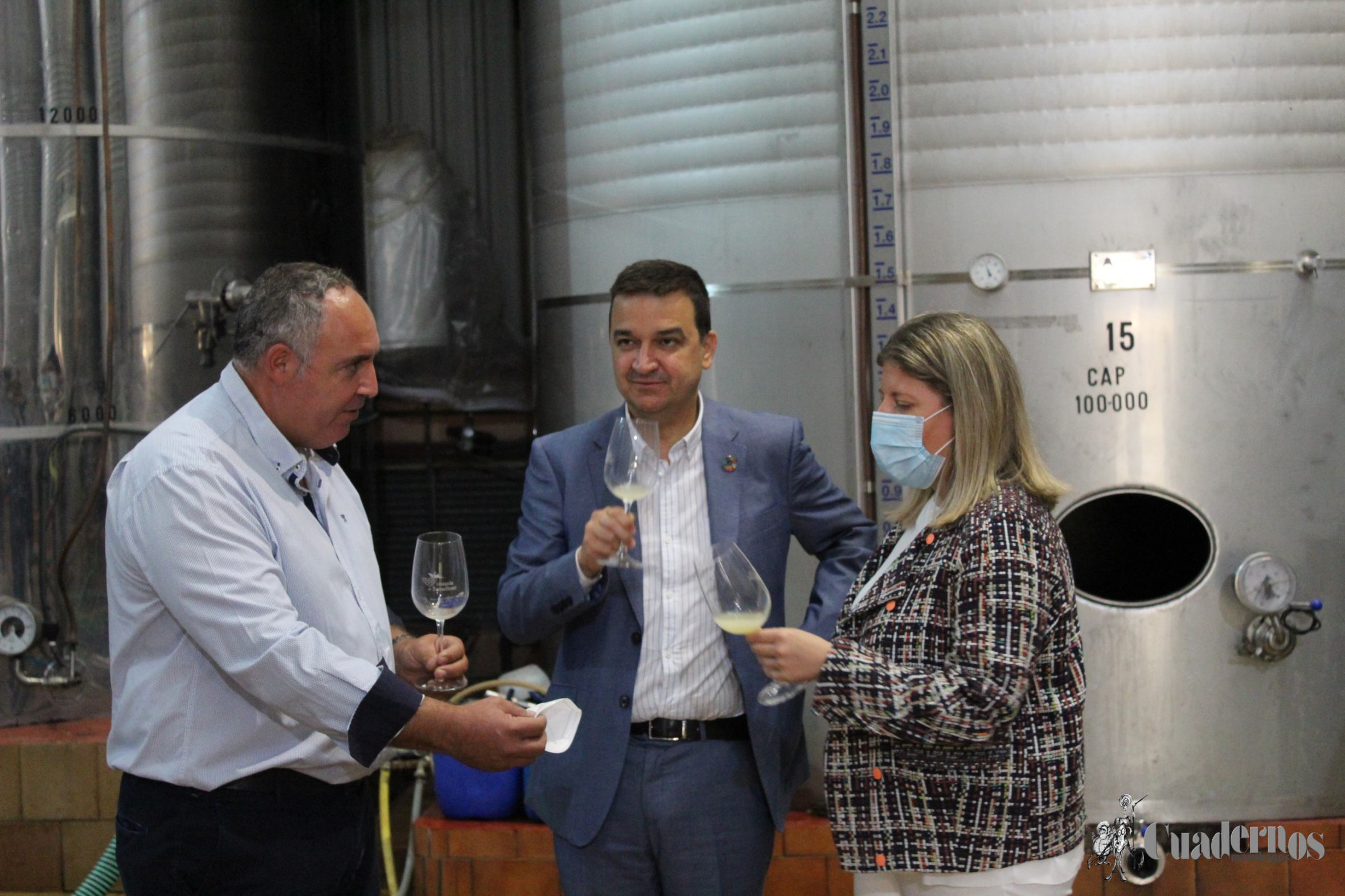 Martínez Arroyo visita Vinícola de Tomelloso