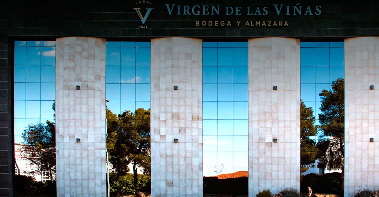 Virgen de las Viñas dona 365 litros de alcohol y 40 pantallas protectoras al Hospital de Tomelloso