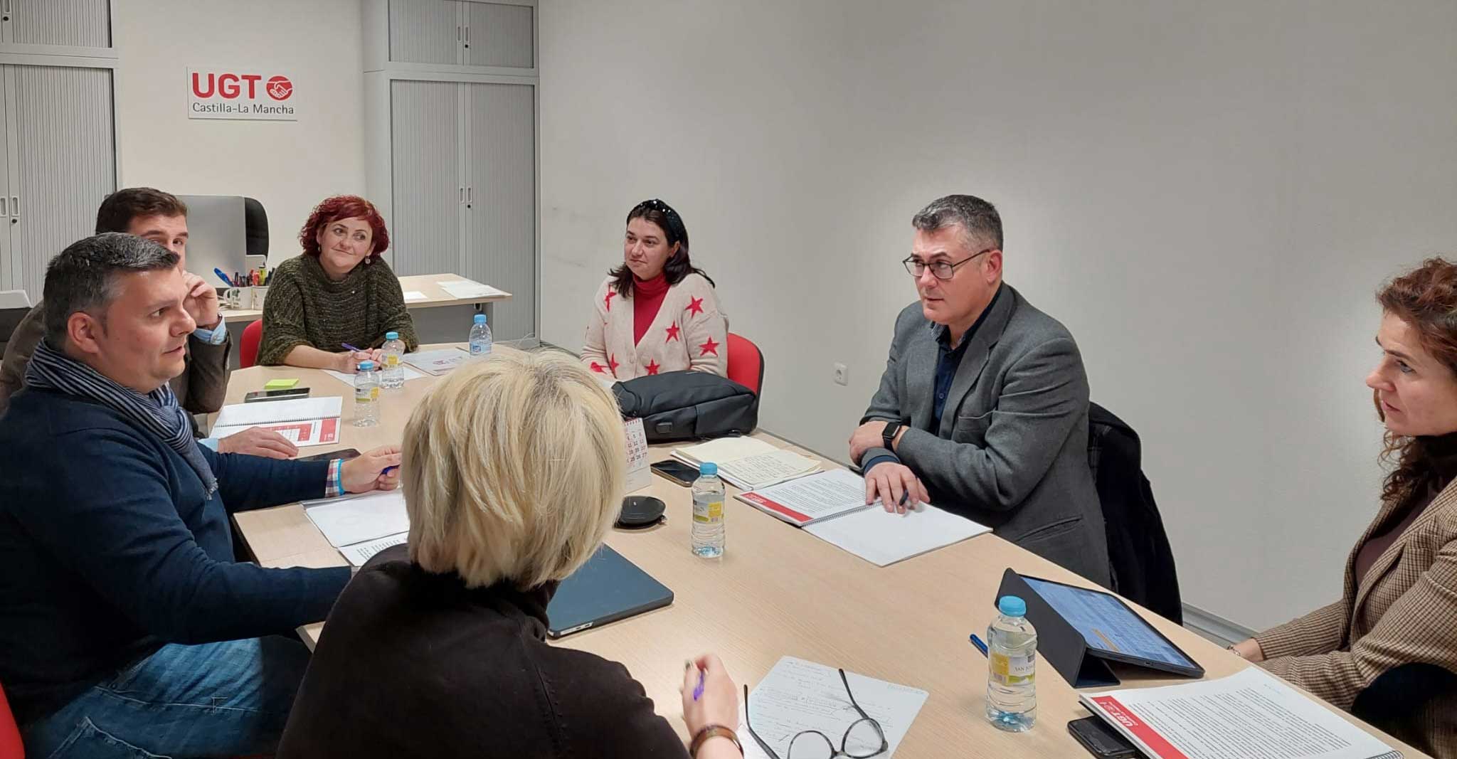UGT y el PSOE de CLM analizan la situación de las políticas de empleo en la región