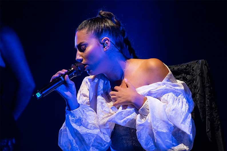 Flamenco On Fire hace vibrar Pamplona con María José Llergo reinando en Baluarte y calles abarrotadas durante el día