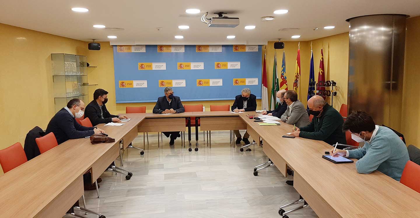 Plan de Cuenca. El Presidente de la Confederación Hidrográfica del Segura ha mantenido una reunión de trabajo con las organizaciones agrarias COAG, ASAJA, UPA y las Cooperativas agroalimentarias de Castilla La Mancha.