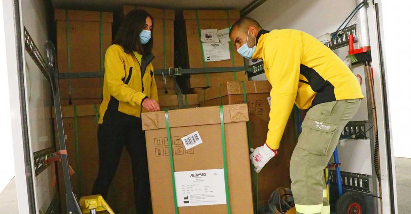 El Gobierno de Castilla-La Mancha ha distribuido esta semana cerca de un centenar de equipos de ventilación mecánica en los centros hospitalarios de la región