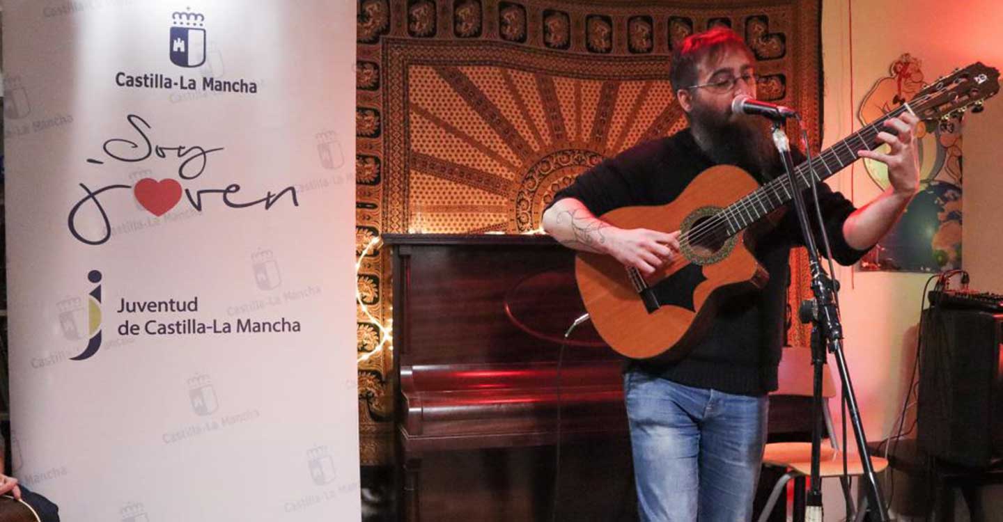 El Gobierno regional pone en marcha una nueva edición de ‘Micros abiertos’ para dar una primera oportunidad a jóvenes músicos de canción de autor en Castilla-La Mancha