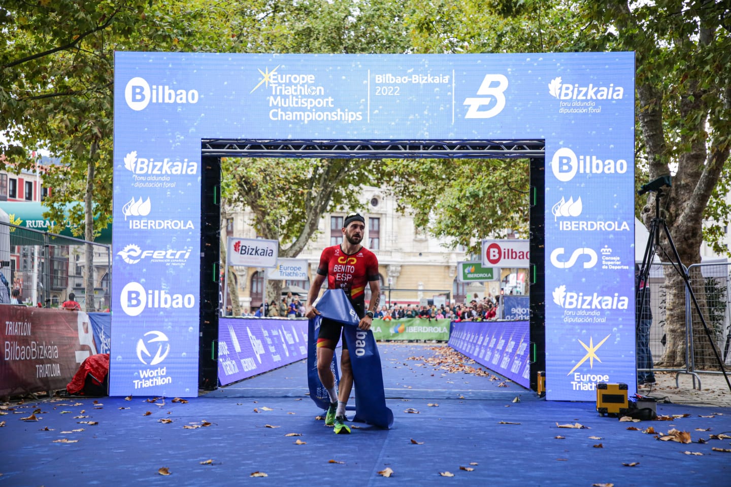 Helene Alberdi y Antonio Benito firman otro doblete en el Triatlón de Media Distancia