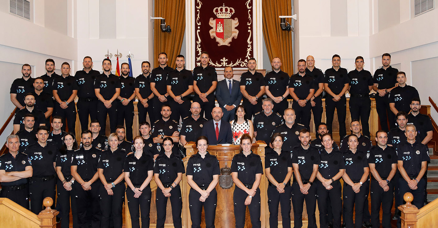 Los futuros policías locales de Castilla-La Mancha conocen en una visita el funcionamiento y composición de las Cortes regionales 