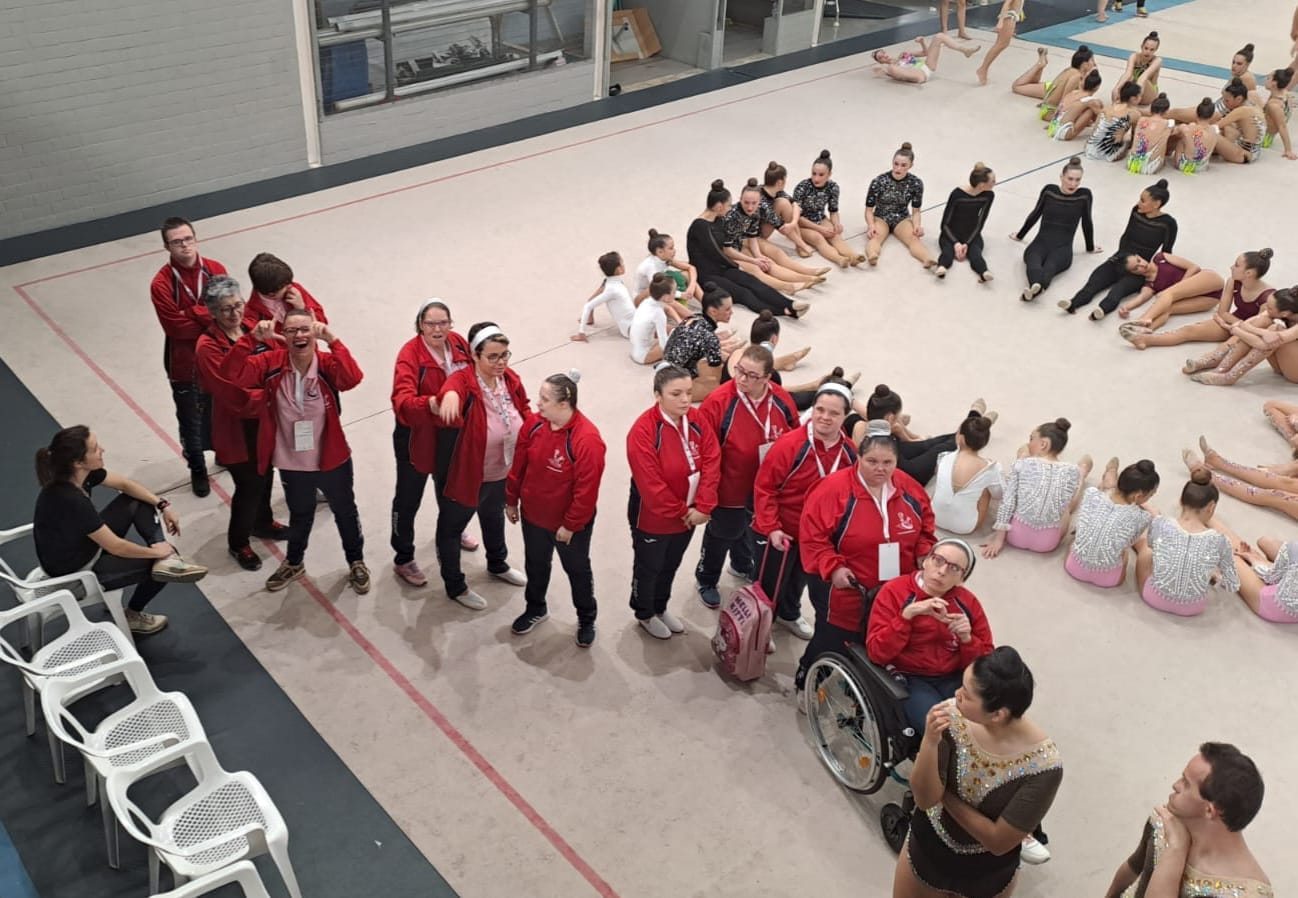 Integrantes del Club Deportivo N. E. "Los Delfines" se cuelgan medallas en el II Torneo Rubén Orihuela Cup by DVillena de gimnasia rítmica inclusiva