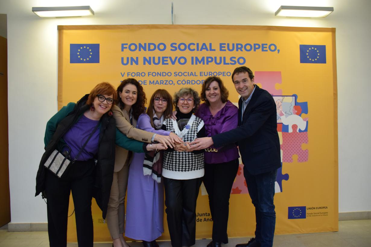 El proyecto Mundo Cuidados, impulsado por el Gobierno regional, es reconocido en los Premios del V Foro Nacional del Fondo Social Europeo 