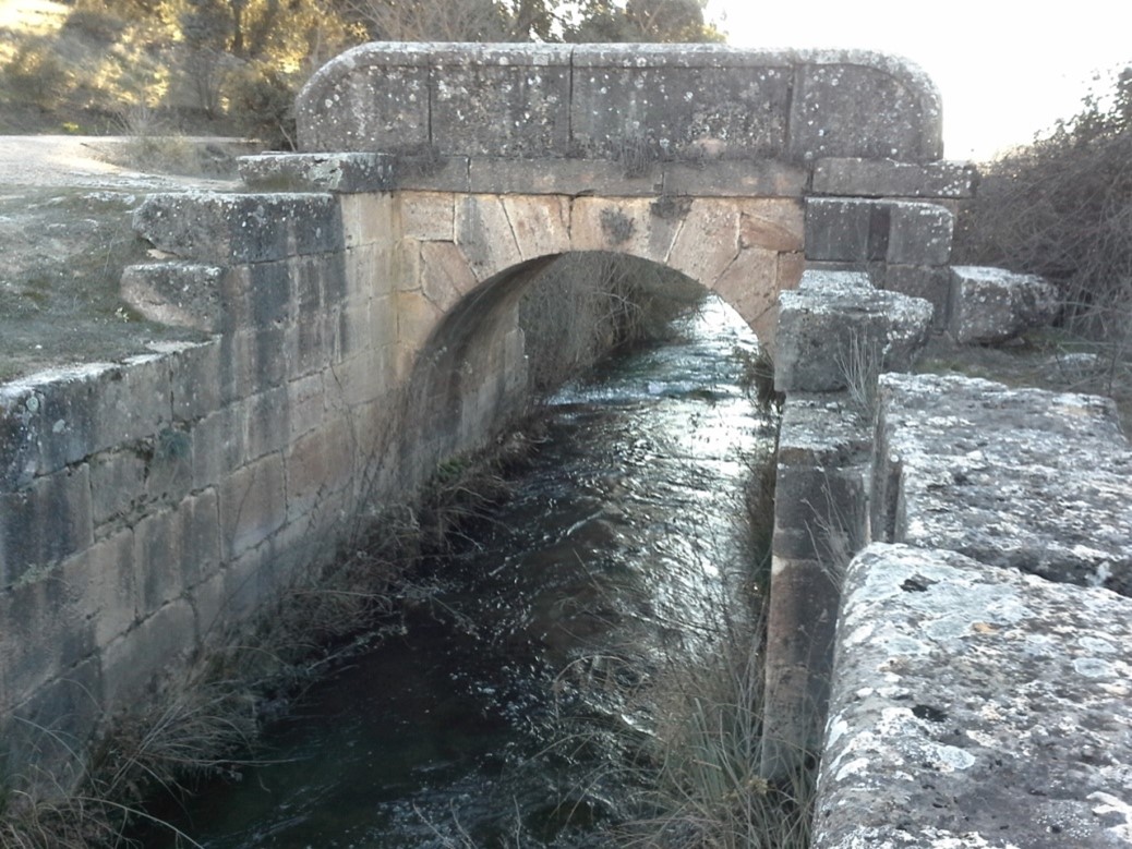 Puente de la Esclusa, en un estado de absoluto abandono y deterioro.