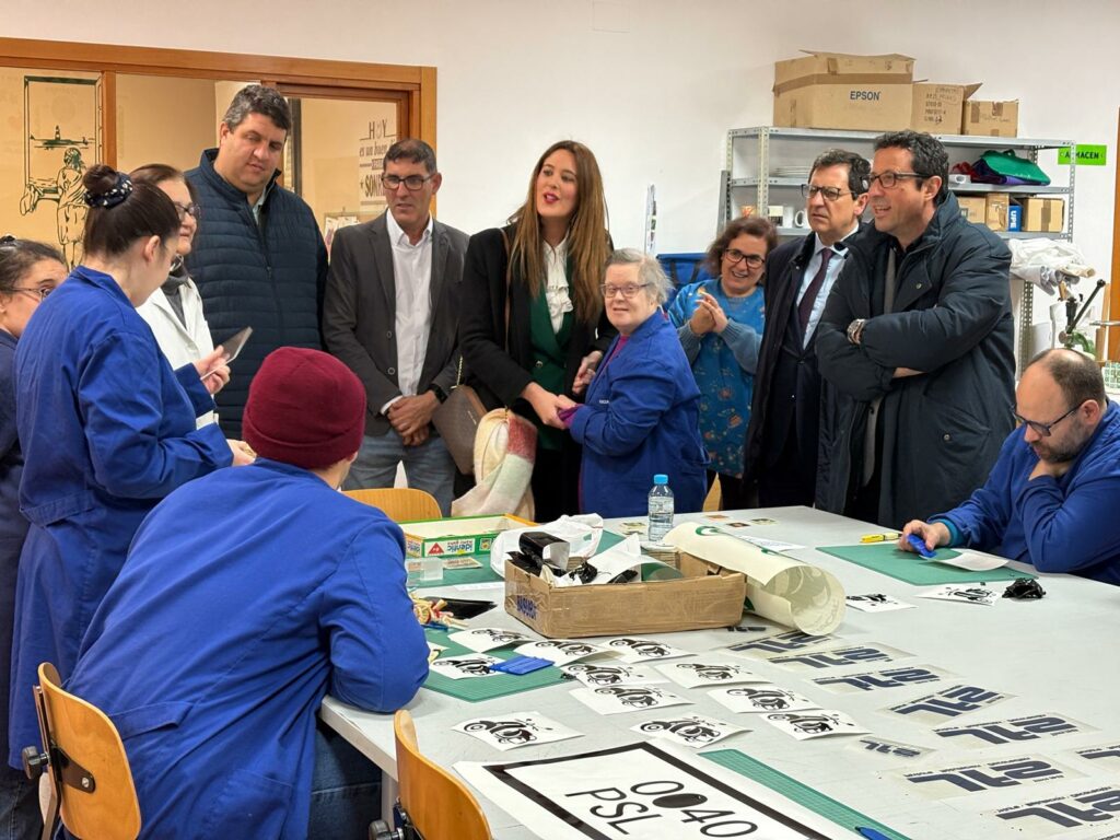 El director general de Discapacidad de Castilla-La Mancha visita el Centro Ocupacional de Villacañas