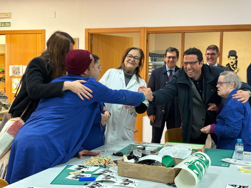 El director general de Discapacidad de Castilla-La Mancha visita el Centro Ocupacional de Villacañas