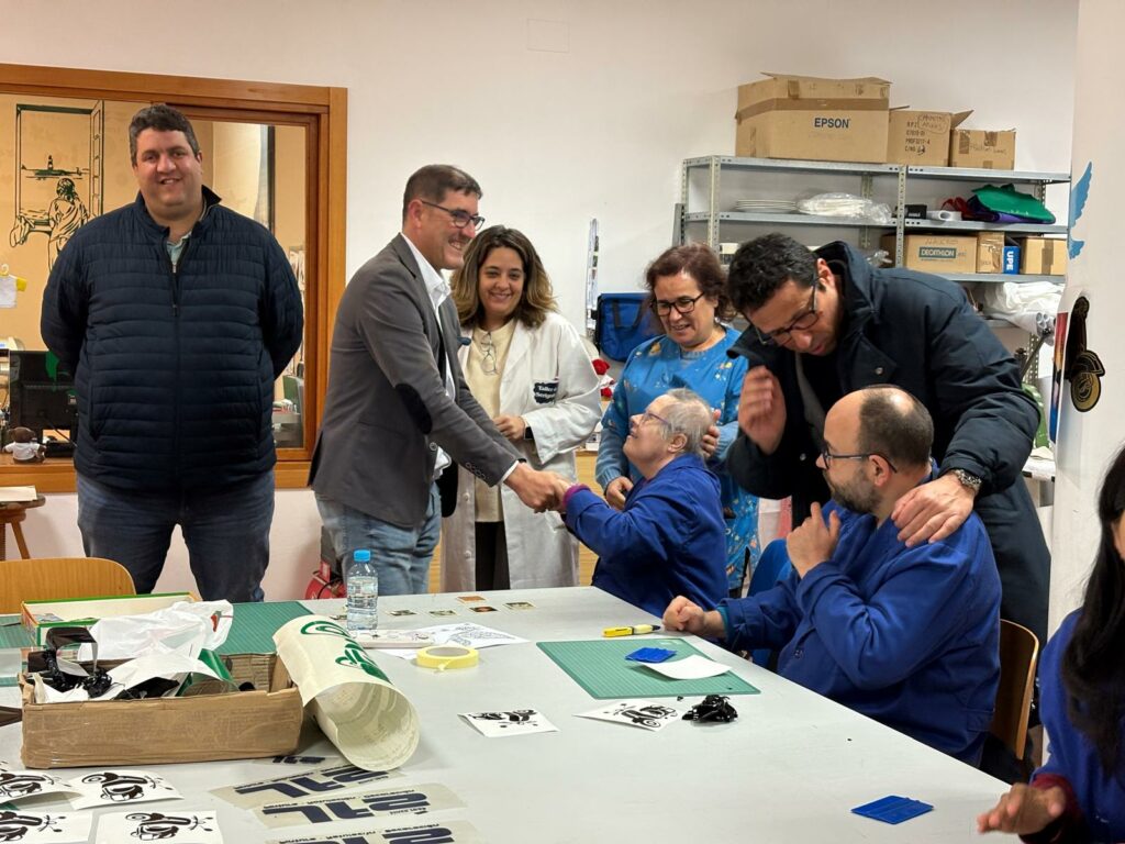 El director general de Discapacidad de Castilla-La Mancha visita el Centro Ocupacional de Villacañas