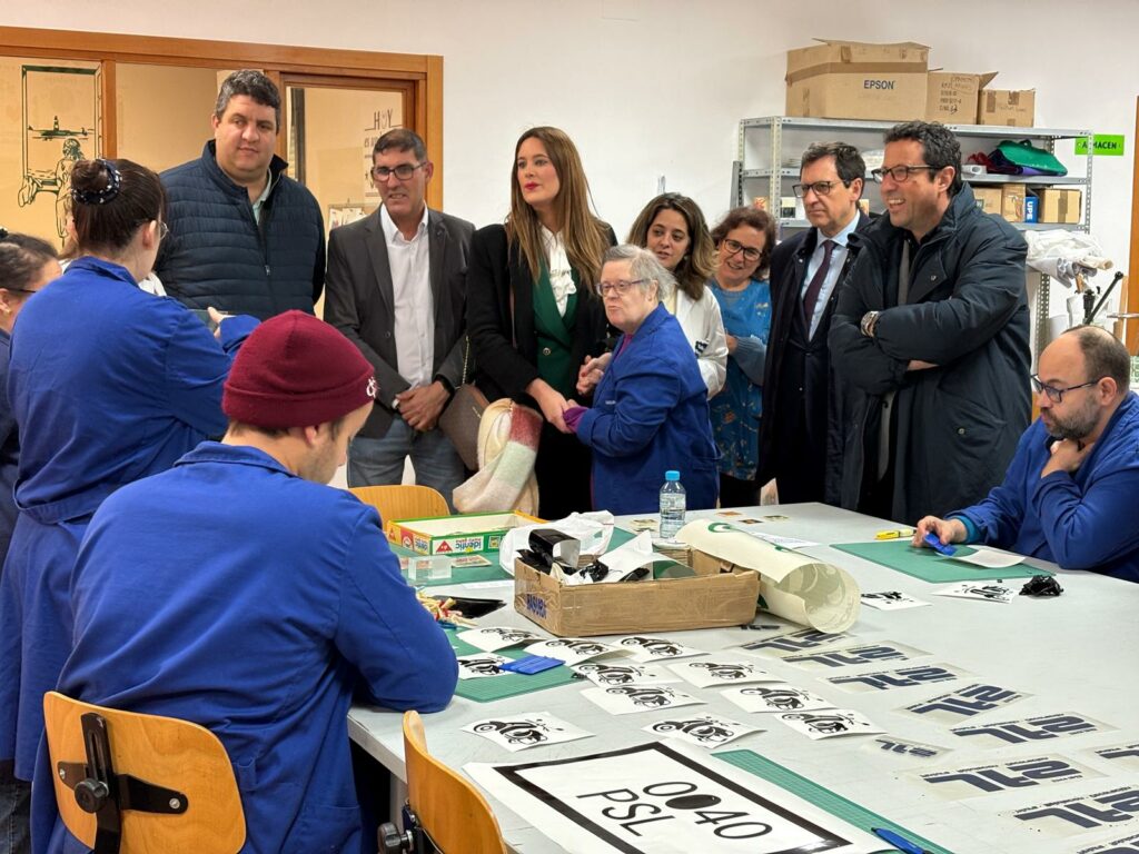 El director general de Discapacidad de Castilla-La Mancha visita el Centro Ocupacional de Villacañas