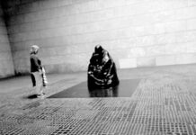 Escultura de Madre con hijo muerto expuesta en Berlín