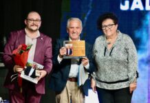 Pepe Arenas eriza la piel durante un emotivo y divertido pregón de las fiestas de la Virgen de la Paz